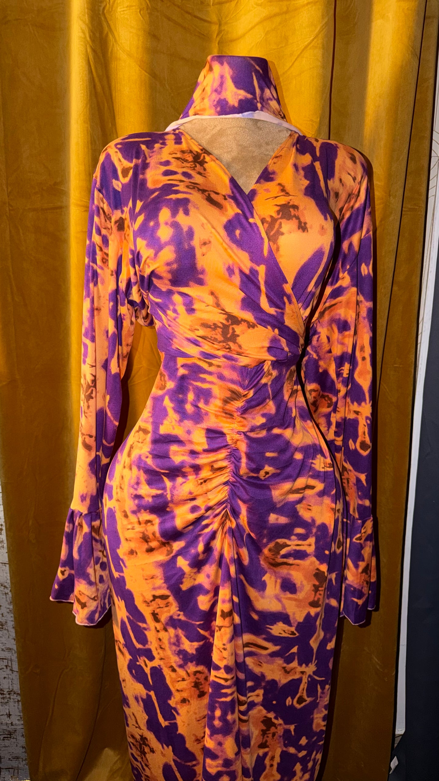 Robe moulante avec foulard