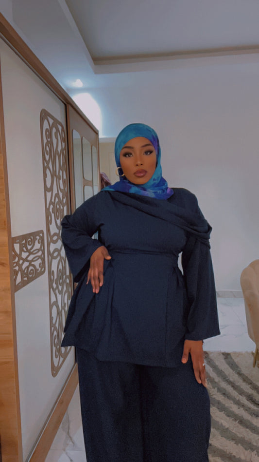 Ensemble bleu marine